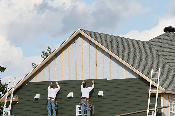 Professional Vinyl Siding technician working in Blairs Mills, PA